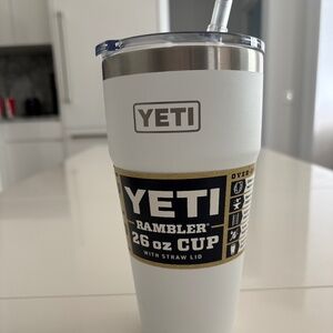 YETI 26 oz Rambler Tumbler Cup with Straw Lid